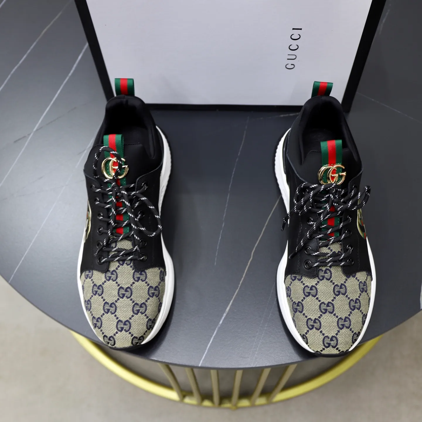 Ex-factory price: 462💰🙅‍♂️🙅‍♂️🙅‍♂️ Brand: GUCCI Standard code: 38-44 (45 customized) Grade: Same as the official website Material: Original material splicing Comfortable and breathable lining Lightweight and wear-resistant sports outsole Style category: Men's fashionable casual shoes Running sneakers Distinguished luxury brand elements Top luxury Color: actual picture color